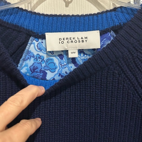 10 CROSBY DEREK LAM navy split crew neck sweater shirt layered flowered med - Picture 3 of 4